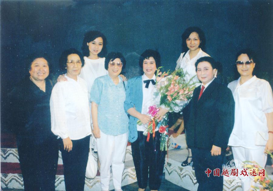 金静（后左）参加戚雅仙研讨演唱会.jpg