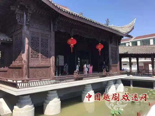 越剧诞生地建成首个仿古戏台 古树荷塘雅韵浓