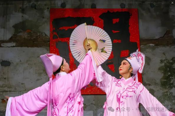 戏韵东茅~长沙站在网红茶馆唱响青春戏曲