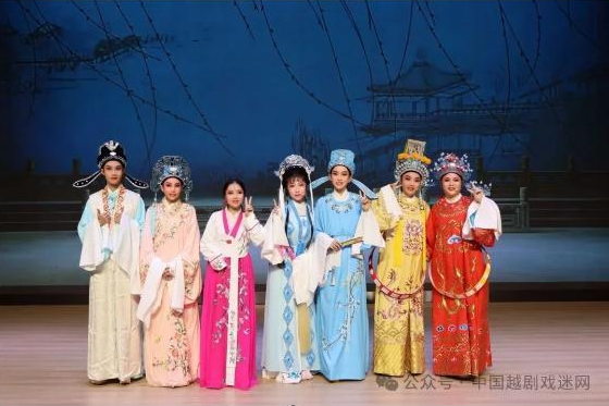 探越站这群95后、00后青年，把越剧唱进仓前百姓家门